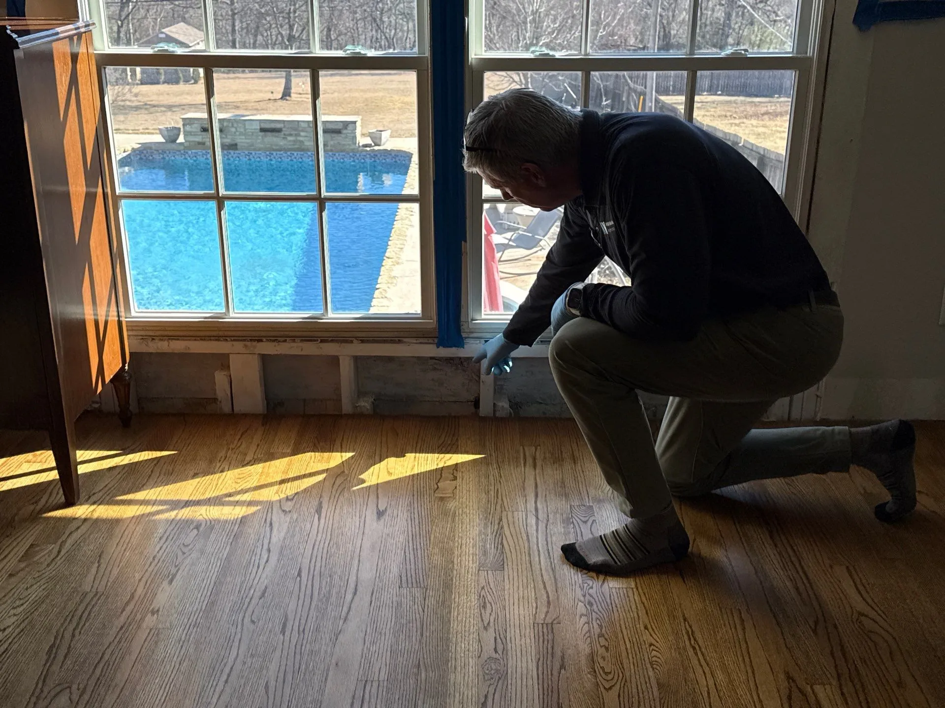 brian suggs inspecting window